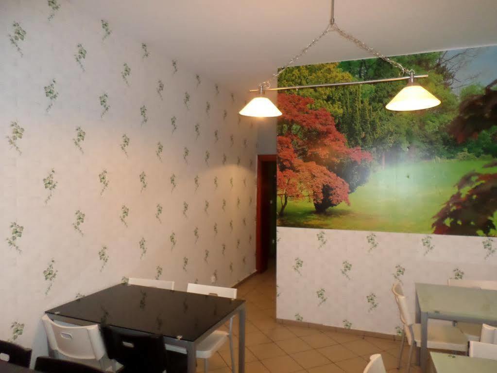 Hostel Krokodyl Warsaw Exterior photo